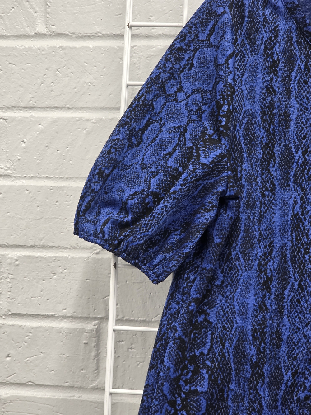 JM Collection Blue Snake-Print Puff Sleeve Women's Top - Picture 2 of 6